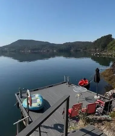 With Jetty And Boat By Hardangerfjorden Feriehus Onarheim (Tysnes)