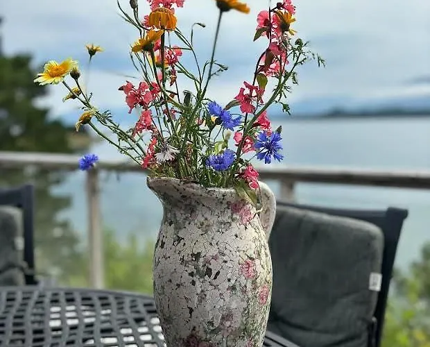 With Jetty And Boat By Hardangerfjorden Holiday home Onarheim (Tysnes)